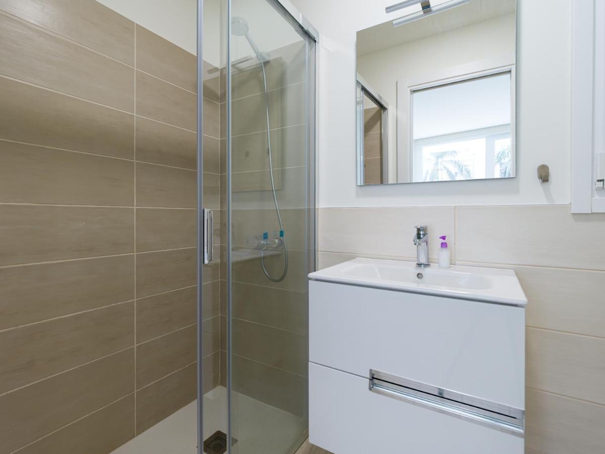 Homeforguest Modern Apartment In Las Canteras With Parking Las Palmas Buitenkant foto
