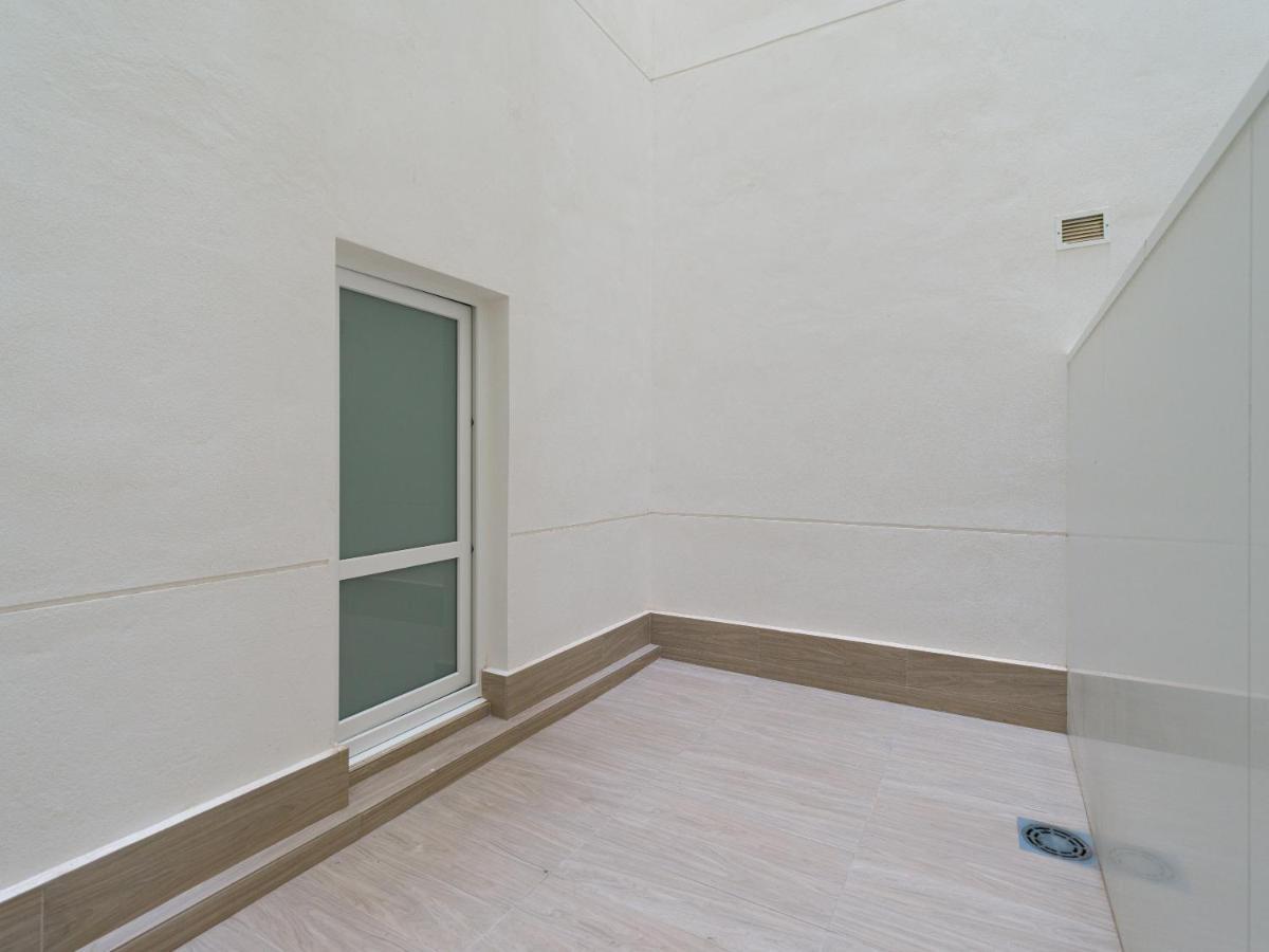 Homeforguest Modern Apartment In Las Canteras With Parking Las Palmas Buitenkant foto
