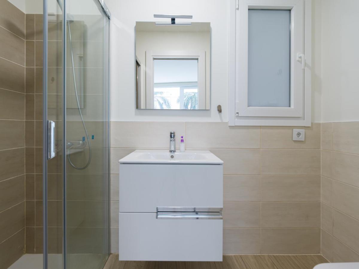 Homeforguest Modern Apartment In Las Canteras With Parking Las Palmas Buitenkant foto